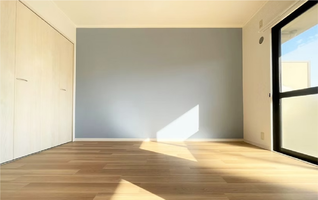 和室から洋室へ。<br>明るい雰囲気のお部屋に